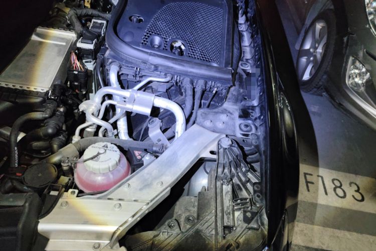 Used Mercedes-Benz E-Class New Energy 2023 E 350 e L Plug-in Hybrid Sedan Engine Bay Left