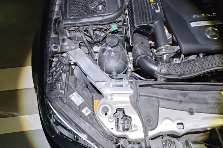 Used Mercedes-Benz E-Class New Energy 2023 E 350 e L Plug-in Hybrid Sedan Engine Bay Right