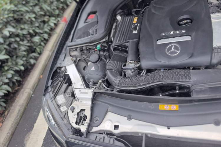 Used Mercedes-Benz E-Class New Energy 2023 E 350 e L Plug-in Hybrid Sedan Engine Bay Right