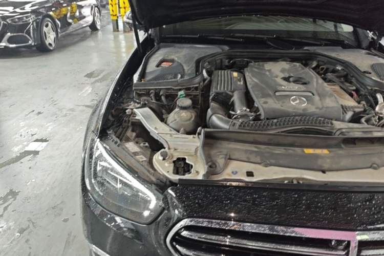 Used Mercedes-Benz E-Class New Energy 2023 E 350 e L Plug-in Hybrid Sedan Engine Bay Right