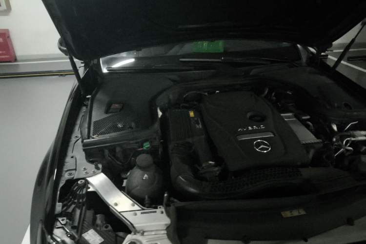 Used Mercedes-Benz E-Class New Energy 2023 E 350 e L Plug-in Hybrid Sedan Engine Bay Right