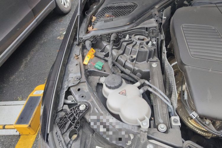 Used Mercedes-Benz E-Class New Energy 2023 E 350 e L Plug-in Hybrid Sedan Engine Bay Right