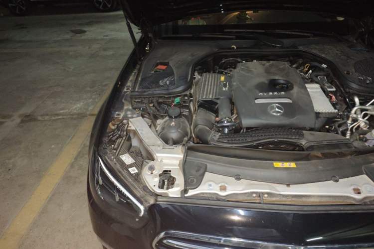 Used Mercedes-Benz E-Class New Energy 2023 E 350 e L Plug-in Hybrid Sedan Engine Bay Right