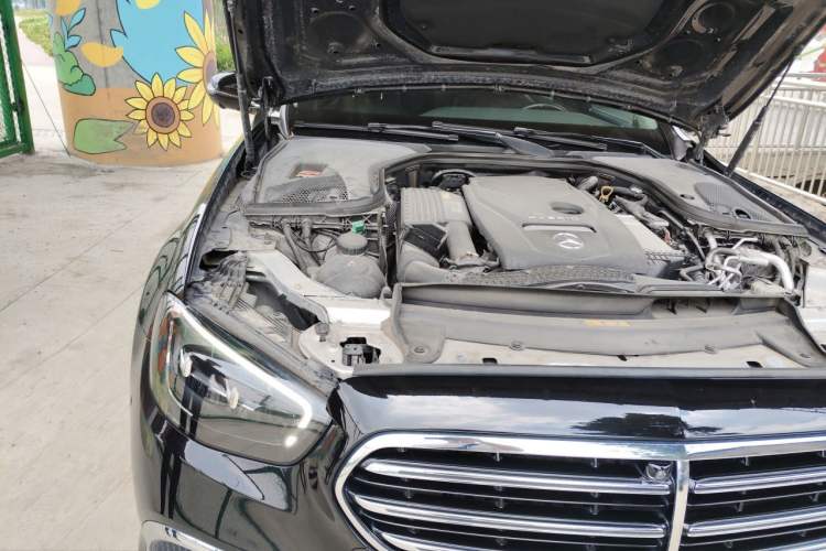 Used Mercedes-Benz E-Class New Energy 2023 E 350 e L Plug-in Hybrid Sedan Engine Bay Right