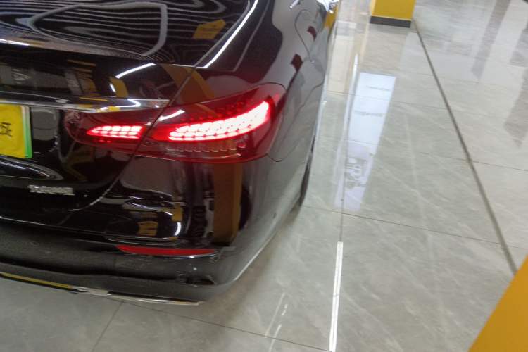 Used Mercedes-Benz E-Class New Energy 2023 E 350 e L Plug-in Hybrid Sports Sedan Exterior 3