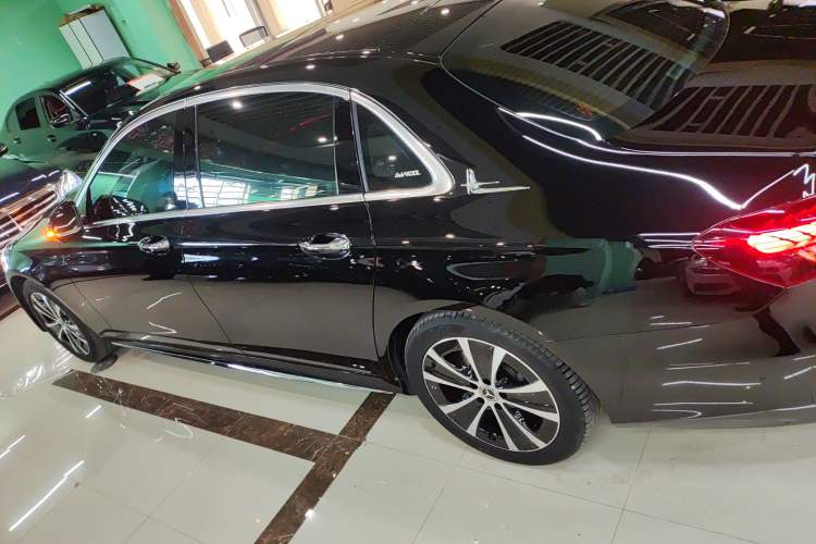 Used Mercedes-Benz E-Class New Energy 2023 E 350 e L Plug-in Hybrid Sports Sedan Exterior 3