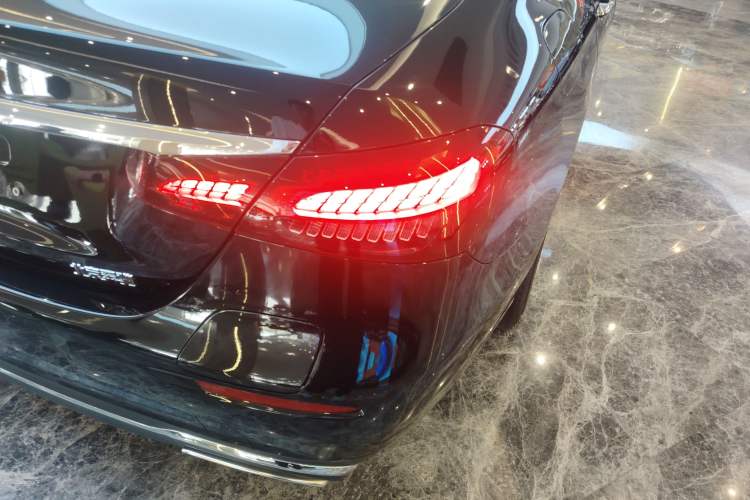 Used Mercedes-Benz E-Class New Energy 2023 E 350 e L Plug-in Hybrid Sedan Exterior 3