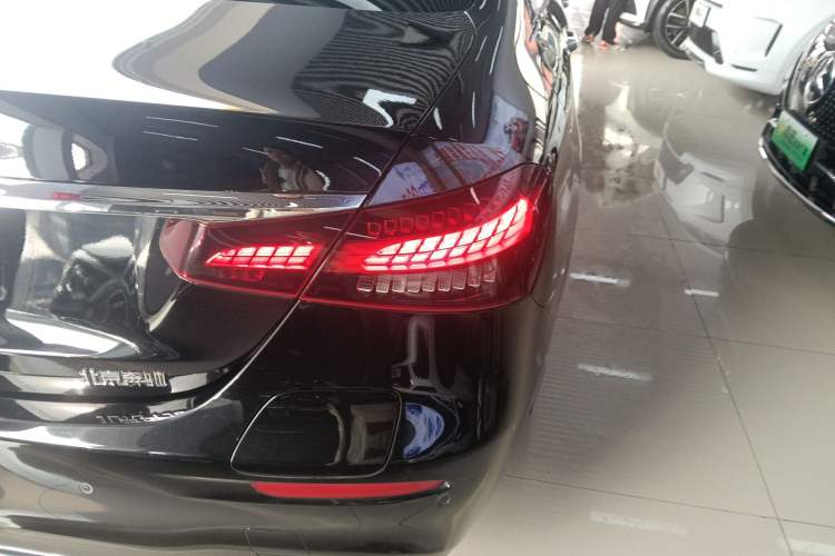 Used Mercedes-Benz E-Class New Energy 2023 E 350 e L Plug-in Hybrid Sports Sedan Exterior 3