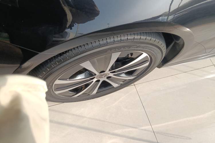 Used Mercedes-Benz E-Class New Energy 2023 E 350 e L Plug-in Hybrid Sports Sedan Exterior 4