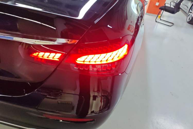 Used Mercedes-Benz E-Class New Energy 2023 E 350 e L Plug-in Hybrid Sedan Exterior 6