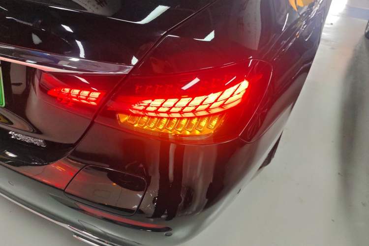 Used Mercedes-Benz E-Class New Energy 2023 E 350 e L Plug-in Hybrid Sedan Exterior 6