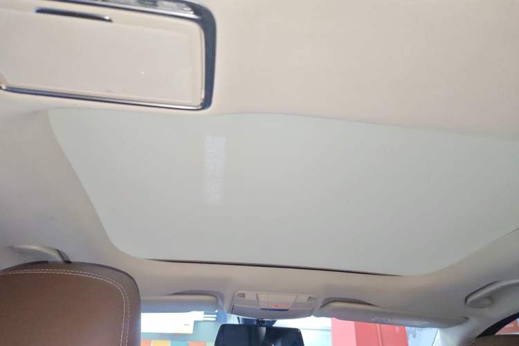 Used Mercedes-Benz E-Class New Energy 2023 E 350 e L Plug-in Hybrid Sedan Headliner