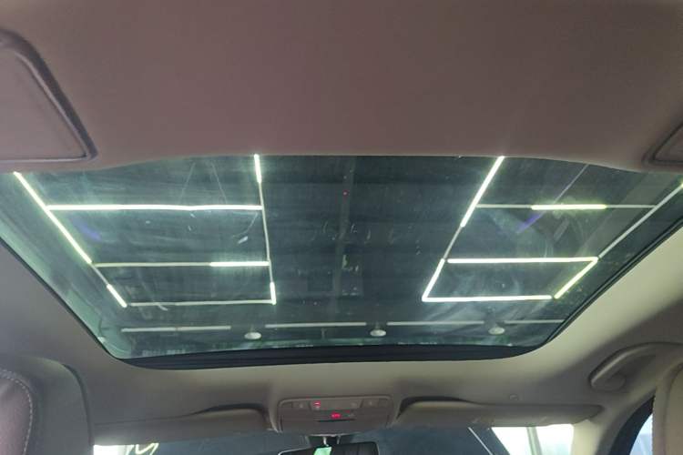 Used Mercedes-Benz E-Class New Energy 2023 E 350 e L Plug-in Hybrid Sedan Headliner