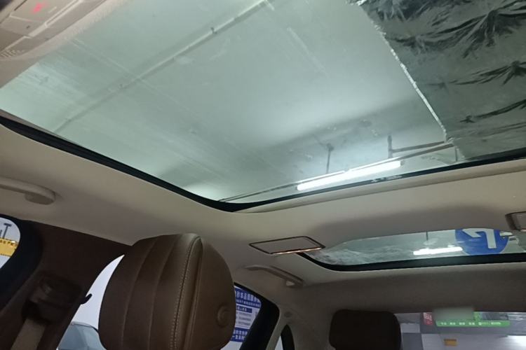Used Mercedes-Benz E-Class New Energy 2023 E 350 e L Plug-in Hybrid Sedan Headliner
