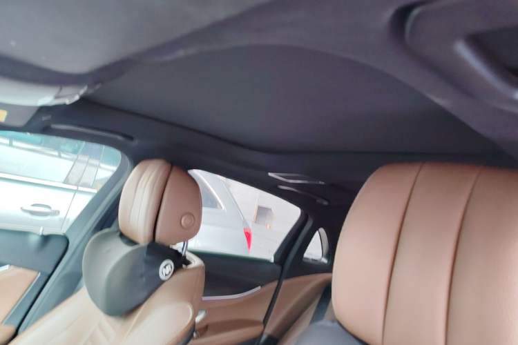 Used Mercedes-Benz E-Class New Energy 2023 E 350 e L Plug-in Hybrid Sports Sedan Headliner