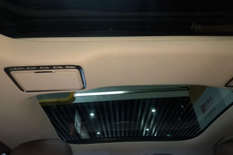 Used Mercedes-Benz E-Class New Energy 2023 E 350 e L Plug-in Hybrid Sedan Headliner