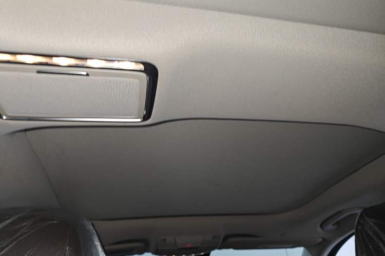 Used Mercedes-Benz E-Class New Energy 2023 E 350 e L Plug-in Hybrid Sedan Headliner