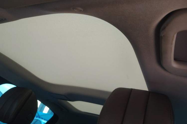 Used Mercedes-Benz E-Class New Energy 2023 E 350 e L Plug-in Hybrid Sedan Headliner