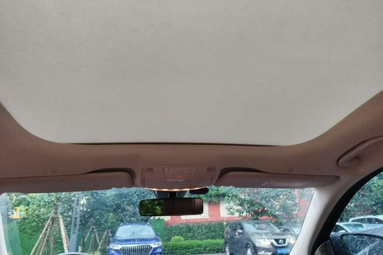Used Mercedes-Benz E-Class New Energy 2023 E 350 e L Plug-in Hybrid Sedan Headliner