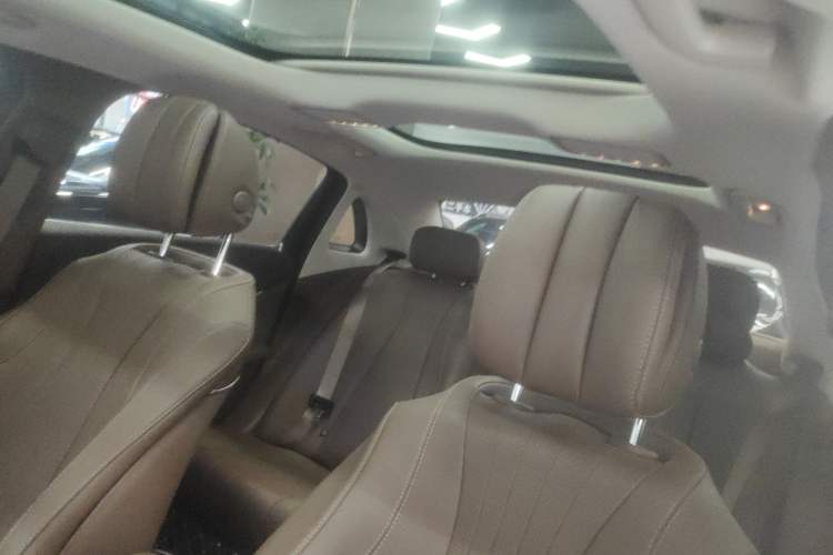 Used Mercedes-Benz E-Class New Energy 2023 E 350 e L Plug-in Hybrid Sedan Headliner