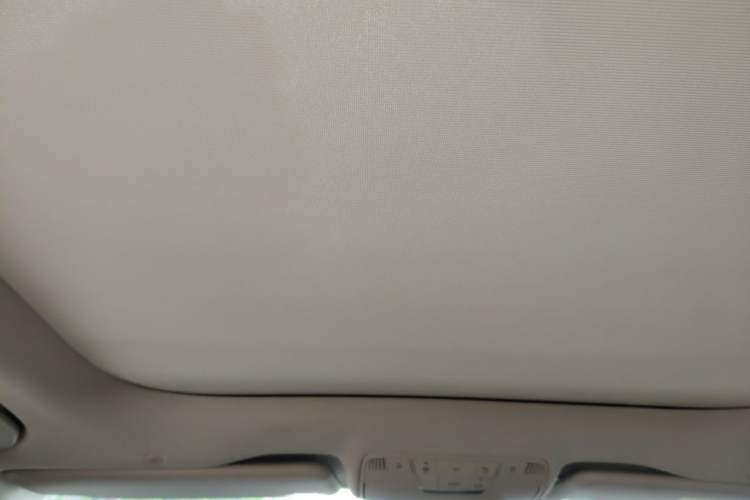 Used Mercedes-Benz E-Class New Energy 2023 E 350 e L Plug-in Hybrid Sedan Headliner