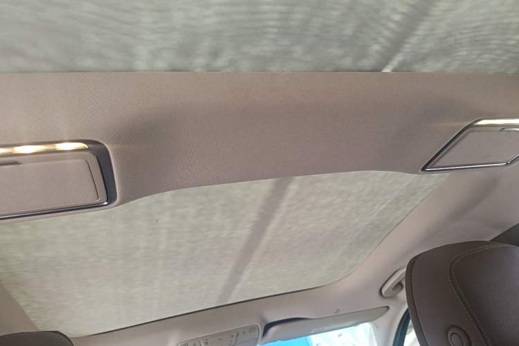 Used Mercedes-Benz E-Class New Energy 2023 E 350 e L Plug-in Hybrid Sedan Headliner