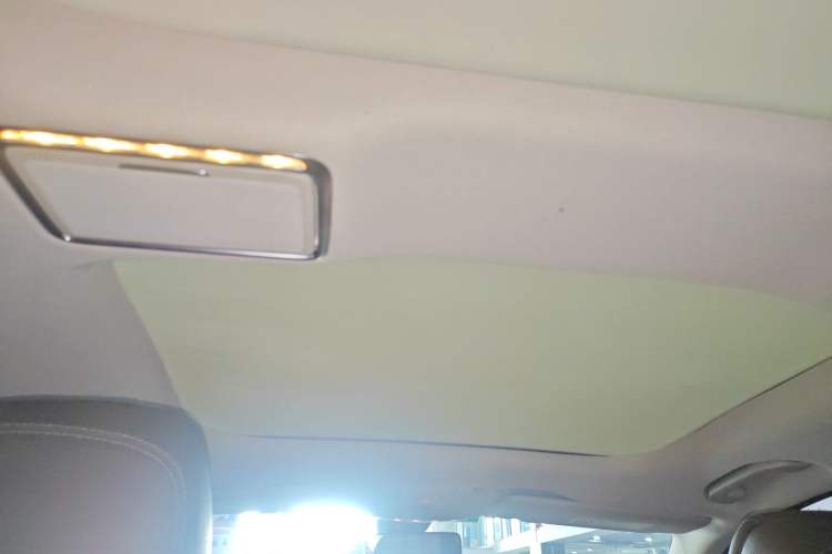 Used Mercedes-Benz E-Class New Energy 2023 E 350 e L Plug-in Hybrid Sedan Headliner