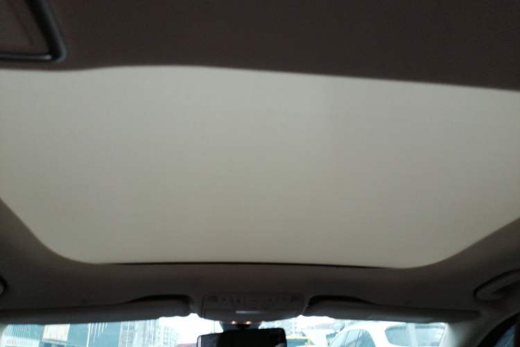 Used Mercedes-Benz E-Class New Energy 2023 E 350 e L Plug-in Hybrid Sedan Headliner