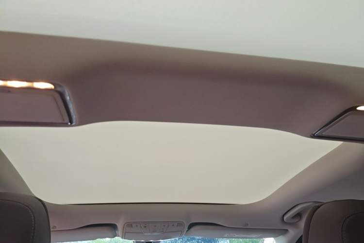 Used Mercedes-Benz E-Class New Energy 2023 E 350 e L Plug-in Hybrid Sedan Headliner