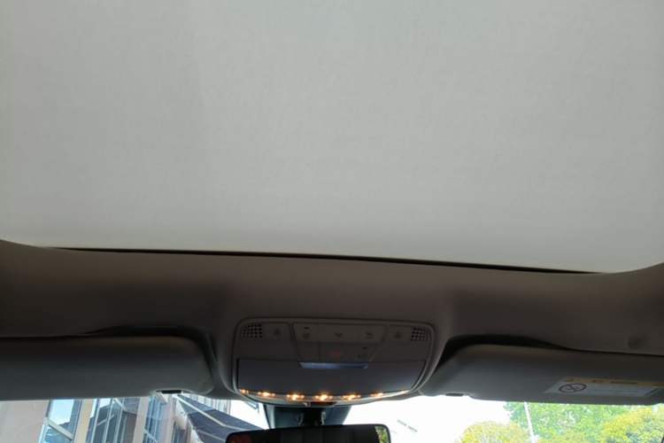 Used Mercedes-Benz E-Class New Energy 2023 E 350 e L Plug-in Hybrid Sedan Headliner
