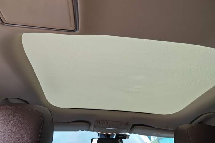 Used Mercedes-Benz E-Class New Energy 2023 E 350 e L Plug-in Hybrid Sedan Headliner