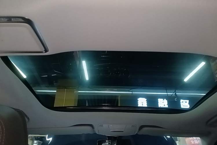 Used Mercedes-Benz E-Class New Energy 2023 E 350 e L Plug-in Hybrid Sedan Headliner