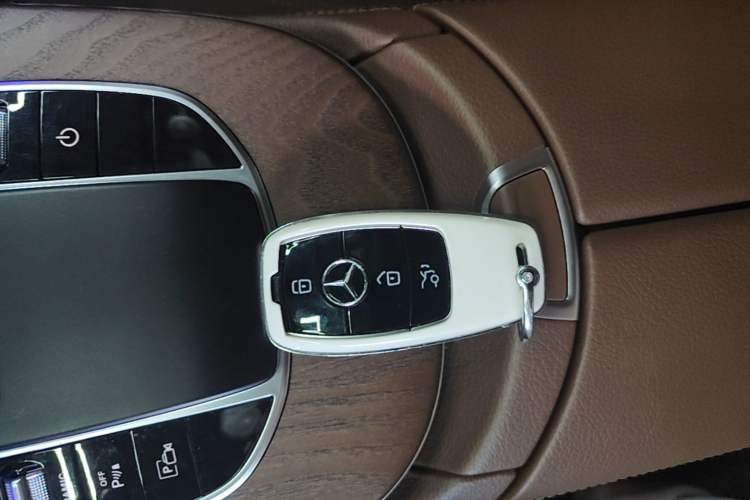 Used Mercedes-Benz E-Class New Energy 2023 E 350 e L Plug-in Hybrid Sedan Interior 1