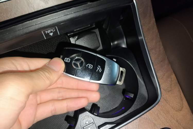 Used Mercedes-Benz E-Class New Energy 2023 E 350 e L Plug-in Hybrid Sedan Interior 1