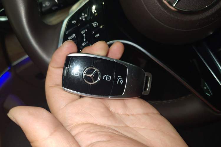 Used Mercedes-Benz E-Class New Energy 2023 E 350 e L Plug-in Hybrid Sedan Interior 1