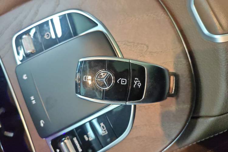 Used Mercedes-Benz E-Class New Energy 2023 E 350 e L Plug-in Hybrid Sedan Interior 1