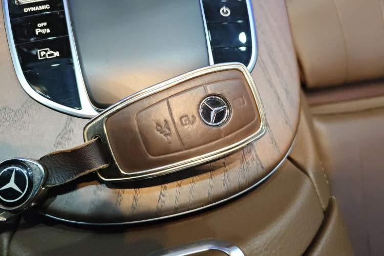Used Mercedes-Benz E-Class New Energy 2023 E 350 e L Plug-in Hybrid Sports Sedan Interior 1