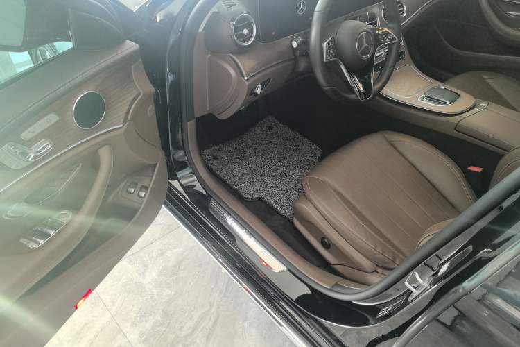 Used Mercedes-Benz E-Class New Energy 2023 E 350 e L Plug-in Hybrid Sedan Interior 2