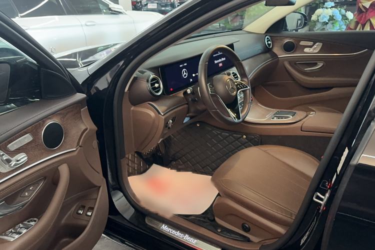 Used Mercedes-Benz E-Class New Energy 2023 E 350 e L Plug-in Hybrid Sedan Interior 2