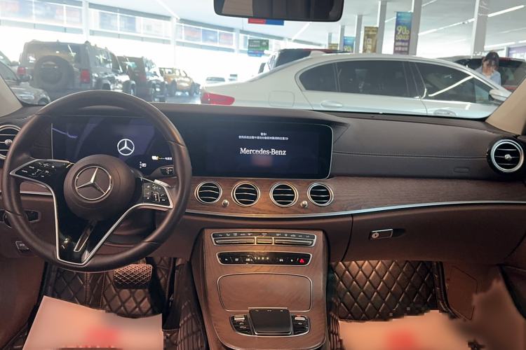 Used Mercedes-Benz E-Class New Energy 2023 E 350 e L Plug-in Hybrid Sedan Interior 3