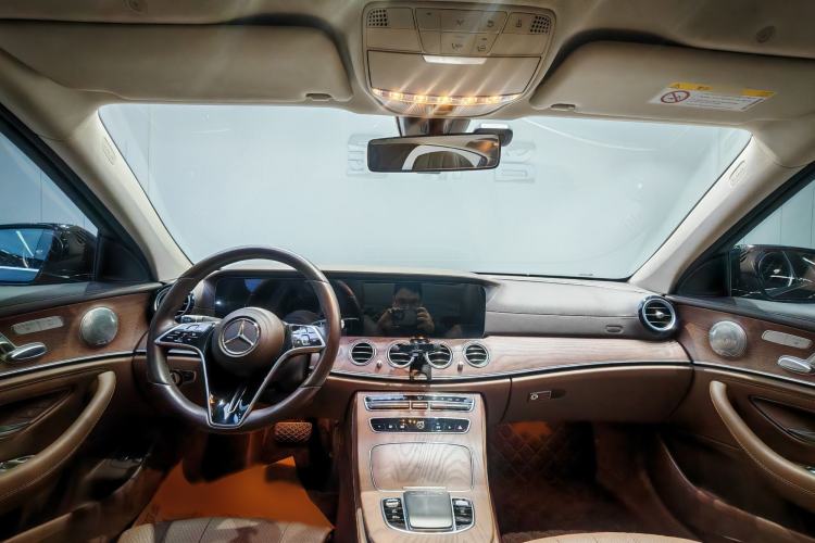 Used Mercedes-Benz E-Class New Energy 2023 E 350 e L Plug-in Hybrid Sports Sedan Interior 4
