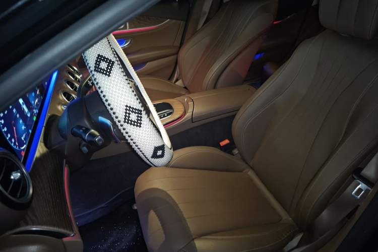 Used Mercedes-Benz E-Class New Energy 2023 E 350 e L Plug-in Hybrid Sedan Left Front Seat