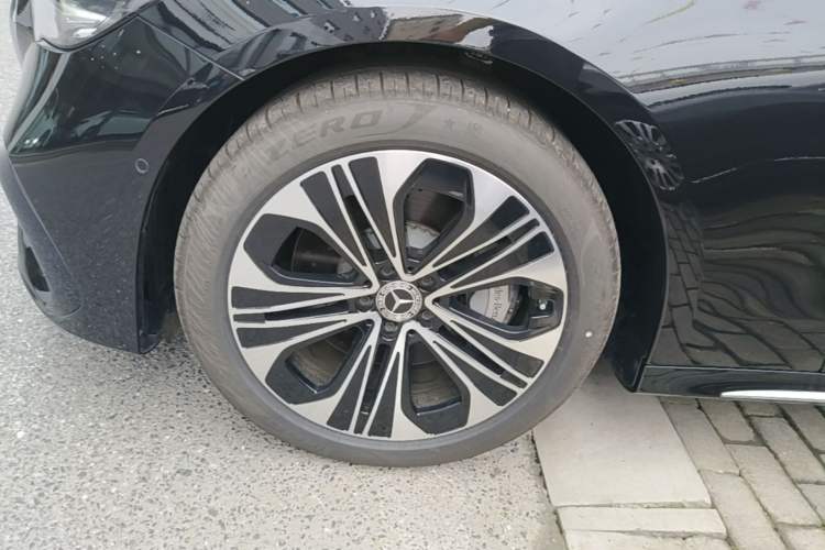 Used Mercedes-Benz E-Class New Energy 2023 E 350 e L Plug-in Hybrid Sports Sedan Left Front Wheel Hub