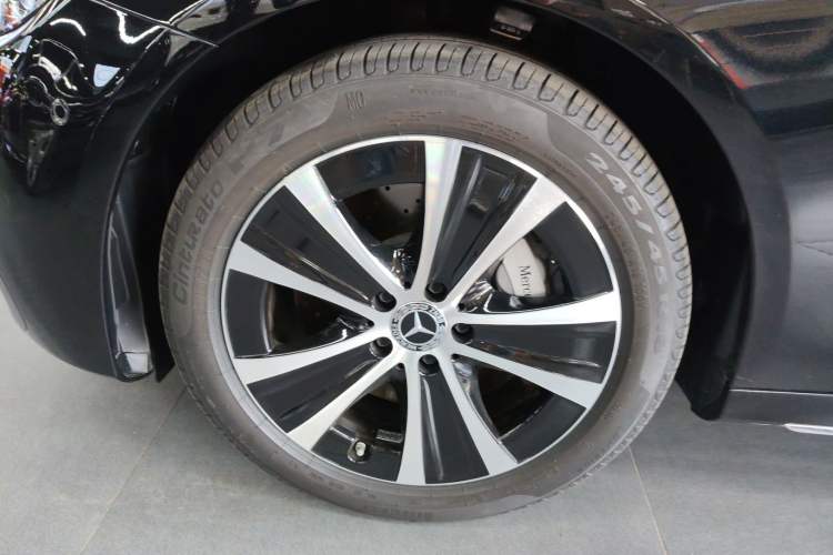Used Mercedes-Benz E-Class New Energy 2023 E 350 e L Plug-in Hybrid Sports Sedan Left Front Wheel Hub