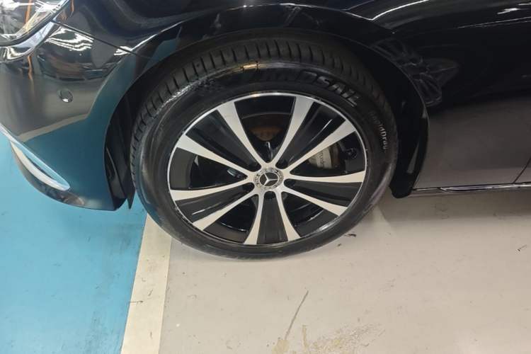 Used Mercedes-Benz E-Class New Energy 2023 E 350 e L Plug-in Hybrid Sedan Left Front Wheel Hub