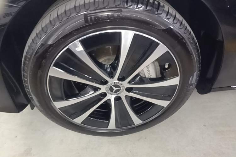 Used Mercedes-Benz E-Class New Energy 2023 E 350 e L Plug-in Hybrid Sedan Left Front Wheel Hub