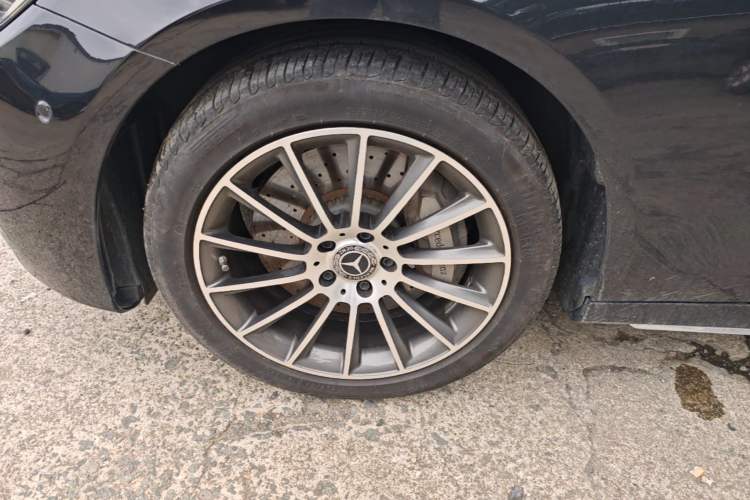 Used Mercedes-Benz E-Class New Energy 2023 E 350 e L Plug-in Hybrid Sports Sedan Left Front Wheel Hub