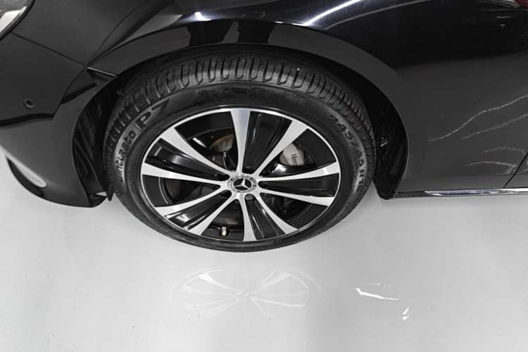 Used Mercedes-Benz E-Class New Energy 2023 E 350 e L Plug-in Hybrid Sedan Left Front Wheel Hub