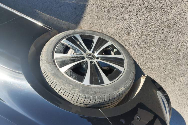 Used Mercedes-Benz E-Class New Energy 2023 E 350 e L Plug-in Hybrid Sedan Left Front Wheel Hub