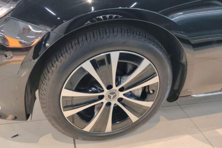 Used Mercedes-Benz E-Class New Energy 2023 E 350 e L Plug-in Hybrid Sedan Left Front Wheel Hub